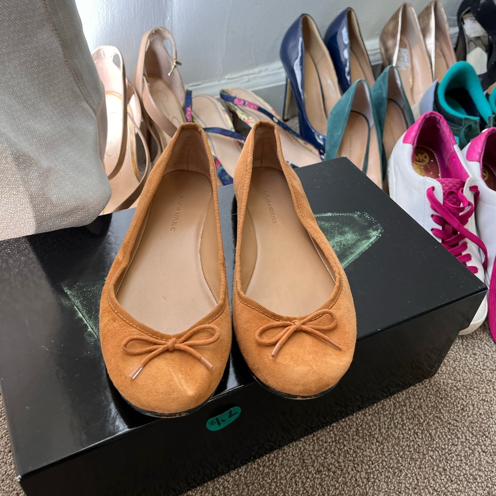 Banana republic flat shoes | camel